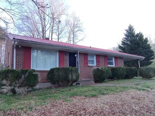 129 Townsend Dr, Bassett, VA, 24055-7000 | Card Image