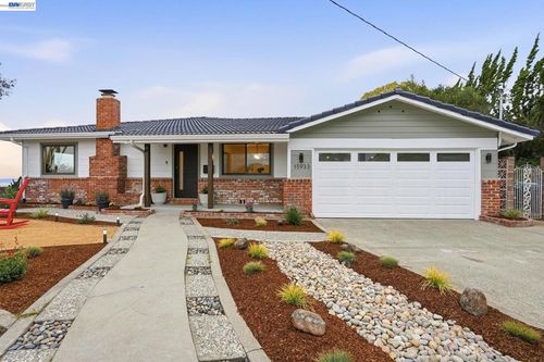 15933 Cambrian Dr, Castro Valley, CA, 94578-1102 | Card Image