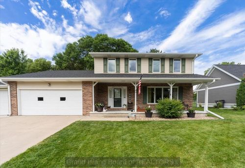 2216 Woodridge Ln, Grand Island, NE, 68801-7235 | Card Image