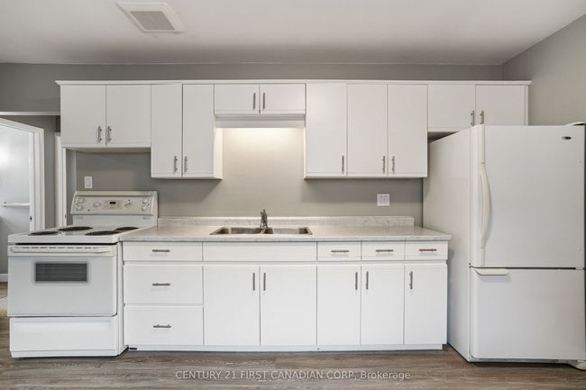 103-105 Main St S, Home with 4 bedrooms, 2 bathrooms and 5 parking in Exeter ON | Image 14