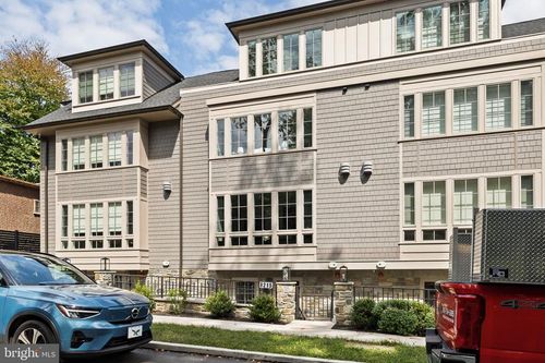8215 Shawnee St, PHILADELPHIA, PA, 19118-3904 | Card Image