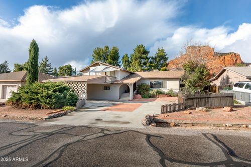 330 Fairway Oaks Dr, Sedona, AZ, 86351-8691 | Card Image