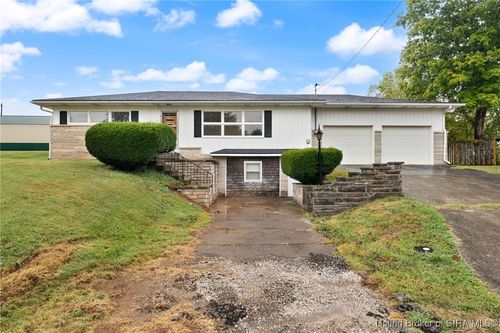 135 S Murphy St, Marengo, IN, 47140-3207 | Card Image