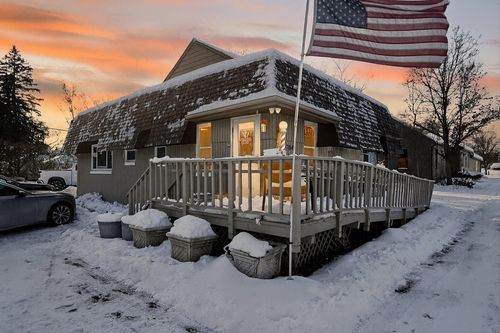 7045 Cooley Lake Rd, West Bloomfield, MI, 48324-3903 | Card Image