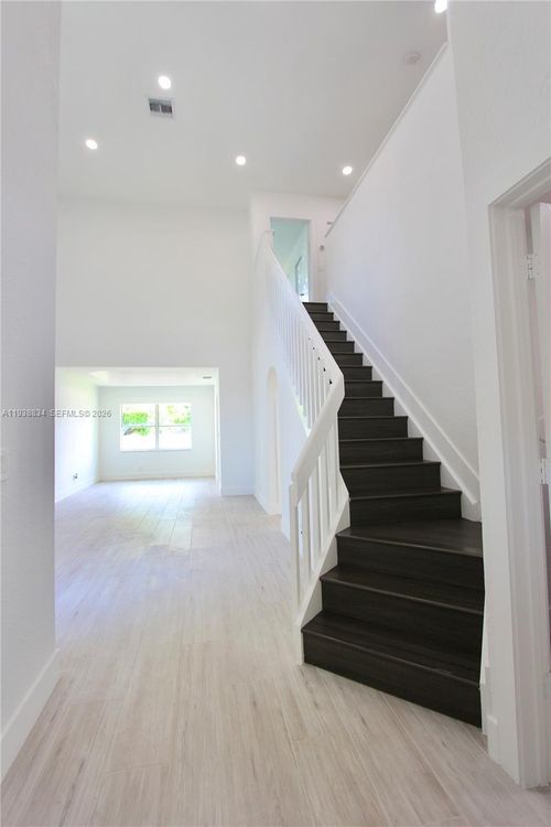 239 Nw 107th Ave, Pembroke Pines, FL, 33026-4061 | Card Image