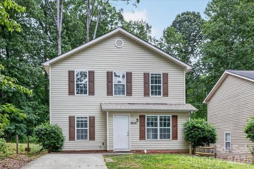 2304 Juniper Dr, Charlotte, NC, 28269-4051 | Card Image