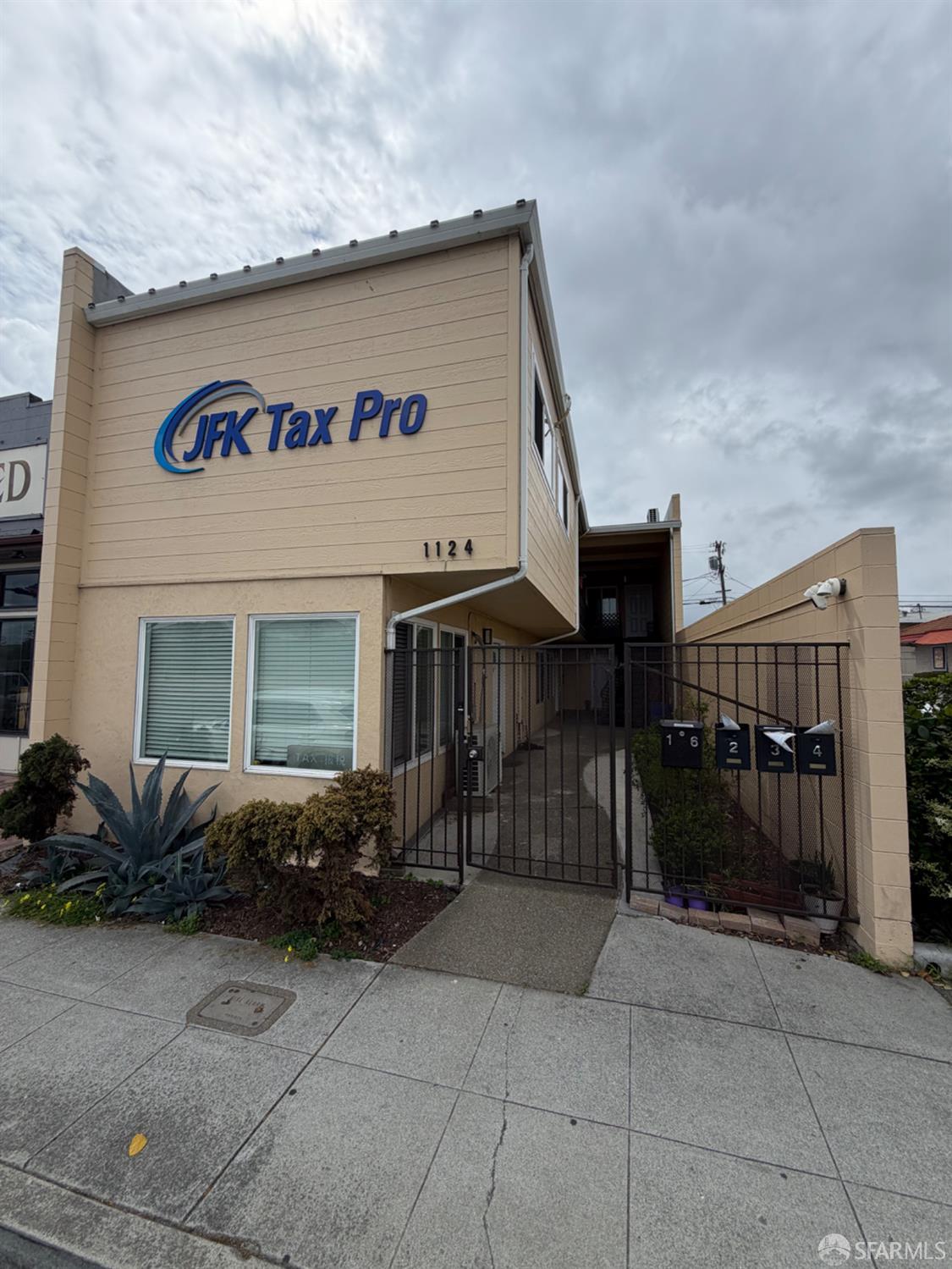 Commercial Sale in San Carlos