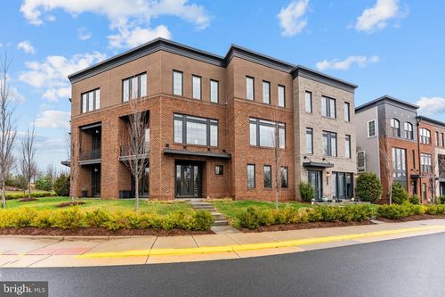23132 Brooksbank Sq, BRAMBLETON, VA, 20148-4913 | Card Image