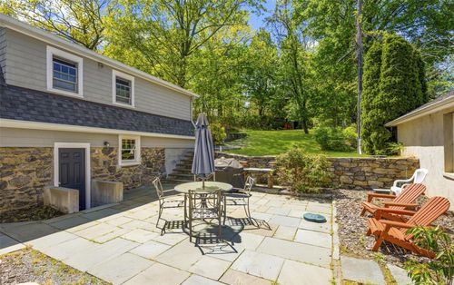 69 Murray Ave, Larchmont, NY, 10538-2213 | Card Image