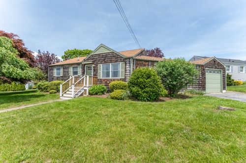 60 Bayshore Dr, New London, CT, 06320-2903 | Card Image