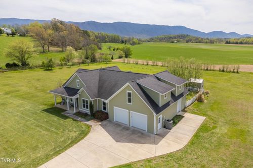 212 Forked Deer Rd, Greeneville, TN, 37743-5761 | Card Image