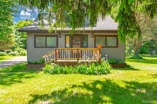 4207 Pine Grove Ave, Fort Gratiot, MI, 48059-3840 | Card Image