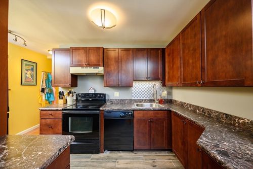 304-96 Old Colony Ave, East Taunton, MA, 02718-1126 | Card Image