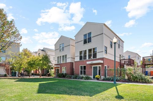 3427 W Polk St, Chicago, IL, 60624-4143 | Card Image