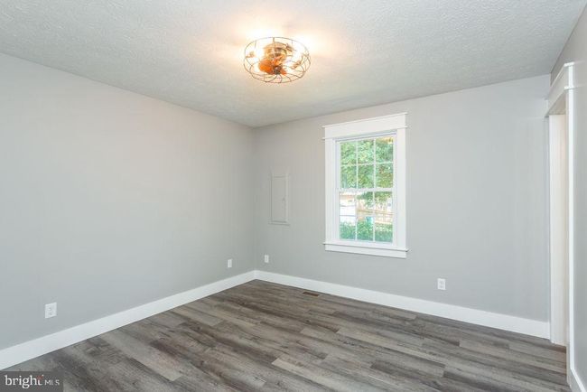 145 Memorial Park Dr, House other with 3 bedrooms, 2 bathrooms and null parking in TIMBERVILLE VA | Image 5