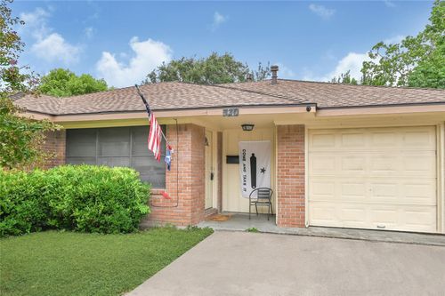 330 Robin St, Deer Park, TX, 77536-2661 | Card Image