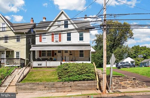 414 2nd Ave, ROYERSFORD, PA, 19468-2209 | Card Image