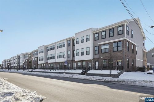 379 Main St, Little Falls, NJ, 07424-1207 | Card Image