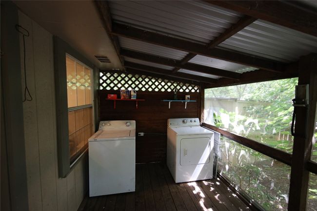 10801 W Lakeview Dr, House other with 2 bedrooms, 1 bathrooms and 2 parking in Jonestown TX | Image 10
