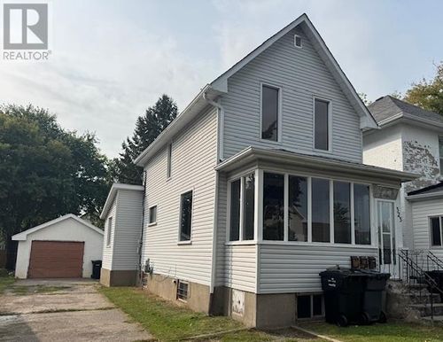 323 Norah St N, Thunder Bay, ON, P7C4H3 | Card Image