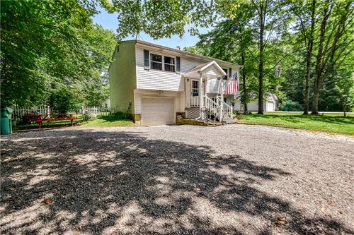 2074 S Park Ln, Roaming Shores, OH, 44084-9628 | Card Image