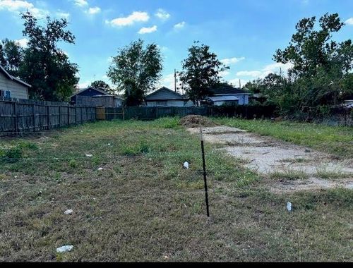 7724 Avenue J, Houston, TX, 77012 | Card Image