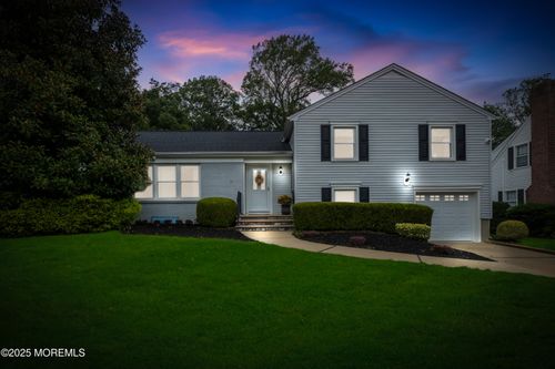 15 Edgewood Dr, Freehold, NJ, 07728-1852 | Card Image