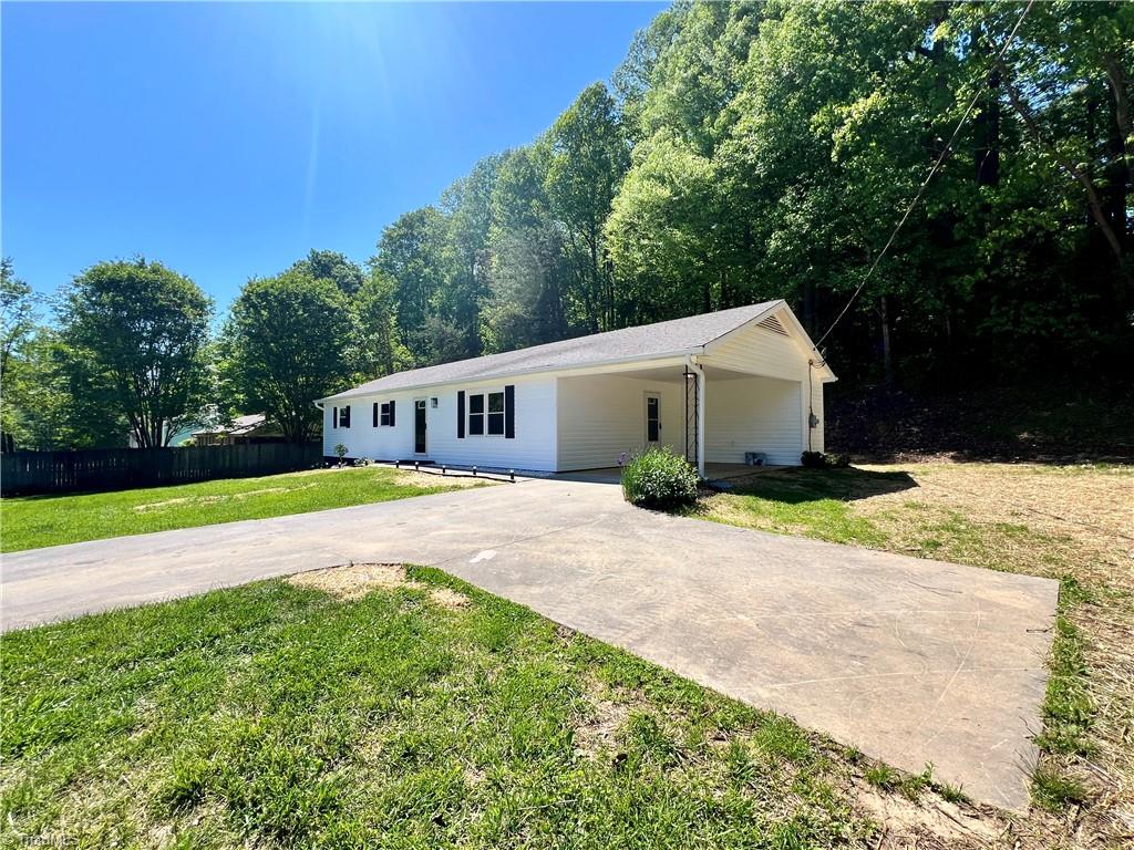 Country Club Rd, Wilkesboro, NC 28697