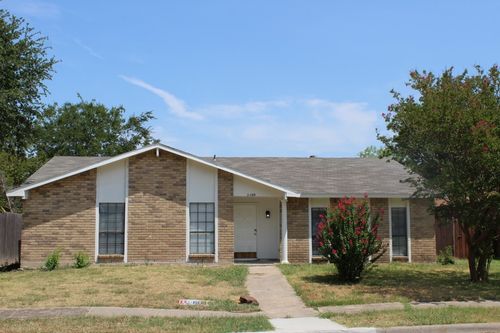 2109 Meadfoot Rd, Carrollton, TX, 75007-3206 | Card Image