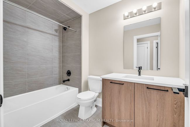 17 Bertram Gate, House attached with 4 bedrooms, 3 bathrooms and 1 parking in Whitby ON | Image 24