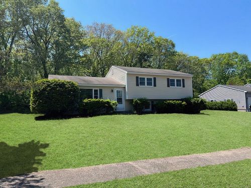 132 Walkley Dr, Southington, CT, 06489-2225 | Card Image