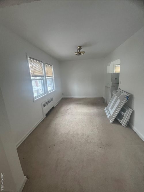 316 N Corona Ave, Valley Stream, NY, 11580-3404 | Card Image