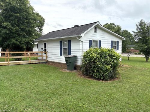 905 W Jefferson St, Mayodan, NC, 27027-2229 | Card Image