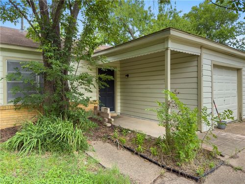 703 Cherry St, College Station, TX, 77840-1405 | Card Image