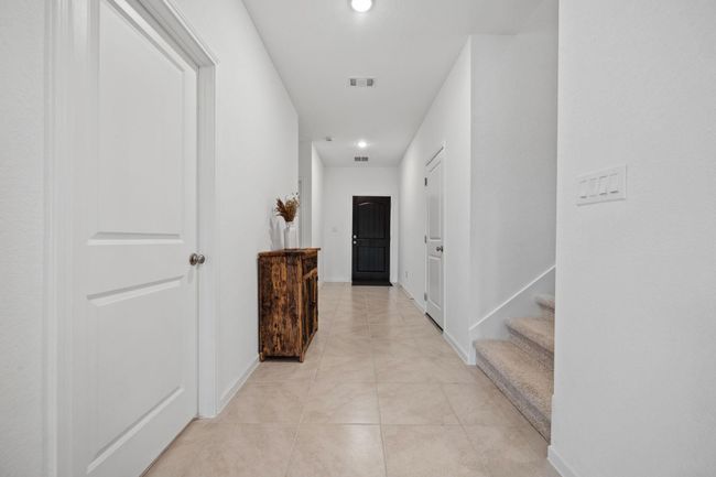 228 Little Spring Ct, House other with 5 bedrooms, 3 bathrooms and 2 parking in Anahuac TX | Image 4