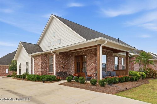 330 Freedom Ring Dr, Brandon, MS, 39047-1810 | Card Image