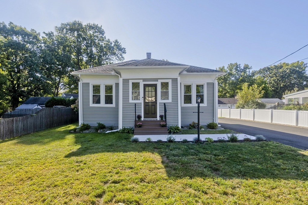 Pierce St, Feeding Hills, MA 01030