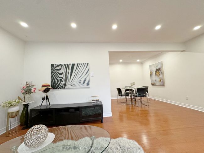 1 - 900 Central Park Dr, Condo with 3 bedrooms, 3 bathrooms and 1 parking in Brampton ON | Image 4