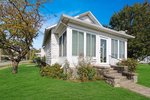 1201 E 3rd St, Port Clinton, OH, 43452-1221 | Card Image