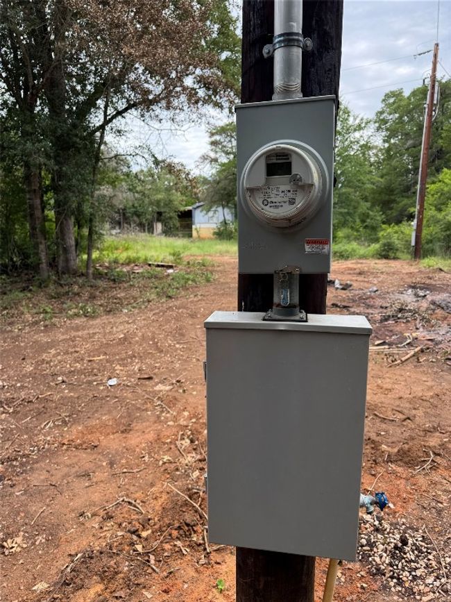 Exterior view of electric meter | Image 18