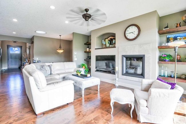 511 Evergreen Circle Sw, House other with 3 bedrooms, 3 bathrooms and 4 parking in Calgary AB | Image 15