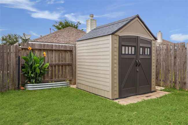 Storage shed and green space! | Image 28