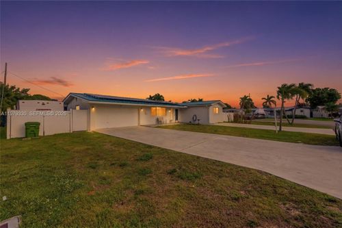 1101 86th Ter, Pembroke Pines, FL, 33024-4841 | Card Image