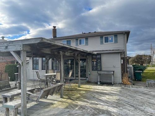 38114 Huron Pointe Dr, Harrison Township, MI, 48045-2833 | Card Image