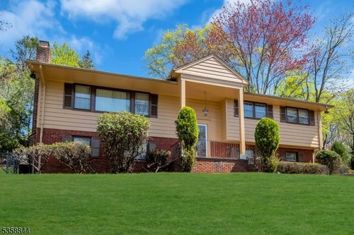 107 Hendrickson St, Haworth, NJ, 07641-1801 | Card Image