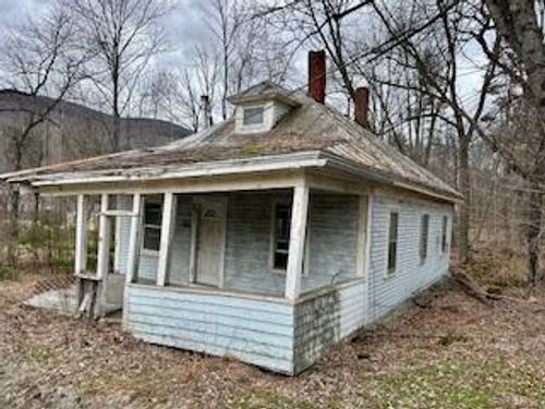 32 Lake Street, New Vineyard, ME, 04956 | Card Image