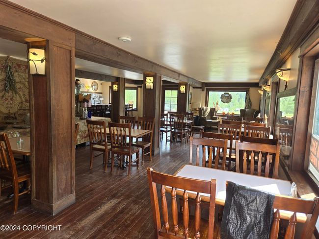 Lots of Seating | Image 9