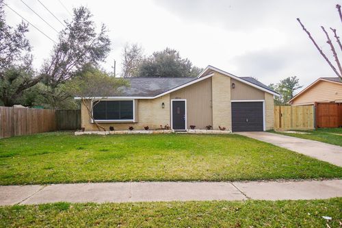 2711 Pheasant Creek Dr, Sugar Land, TX, 77498-1972 | Card Image