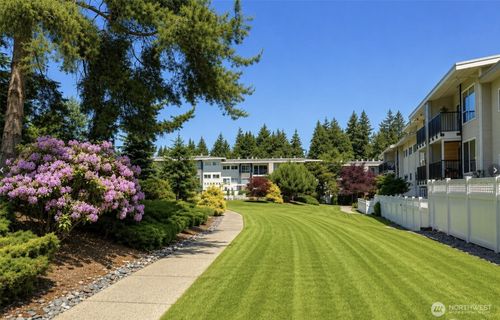 c205-12631 Ne 9th Pl, Bellevue, WA, 98005-3228 | Card Image