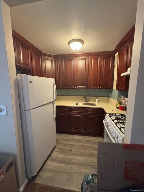 3b-124 Smith St, Hempstead, NY, 11550 | Card Image